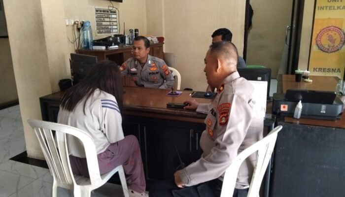 Copet Handphone Pengunjung Pasar 26 Ilir, Janda Tiga Anak Ditangkap Warga Lalu Diserahkan ke Polisi