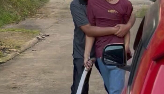 Gegara Parkir Mobil Didepan Rumah, Abi Gelap Mata Hingga Bacok Tetangga