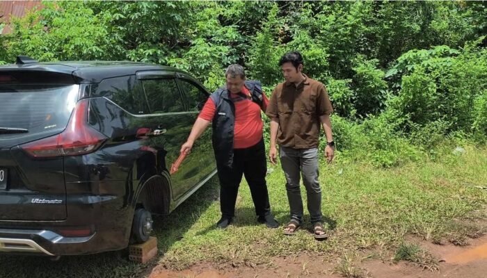 Parkir di Lapangan Terbuka, Empat Ban Mobil Xpander Hilang Digasak Maling