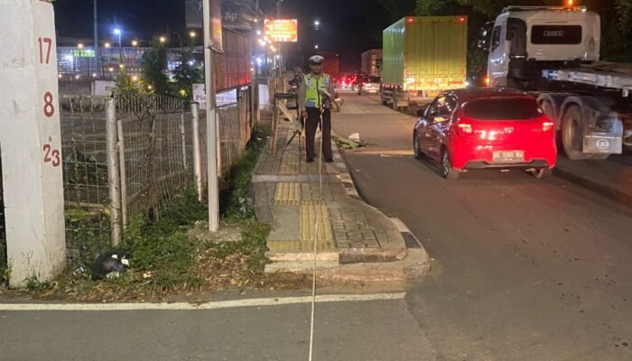 Hindari Mobil, Pemotor Wanita Tewas Diserempet Fuso di Jalan Alamsyah Ratu Perwiranegara Palembang