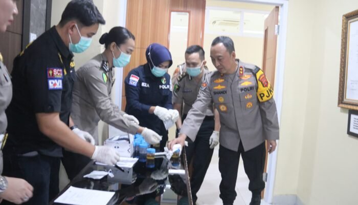 Kapolda Sumsel Awali Pemeriksaan Urine, Zero Tolerance Narkoba Berlaku Tanpa Kompromi