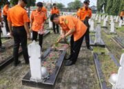 Sambut HUT ke-54, Kantor SAR Palembang Gelar Upacara Tabur Bunga di TMP Ksatria Ksetra Siguntang