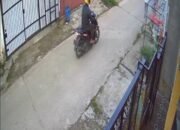 Terekam CCTV, Pria Bermotor Remas Payudara Remaja Putri di Perumahan PNS Pemkot Palembang