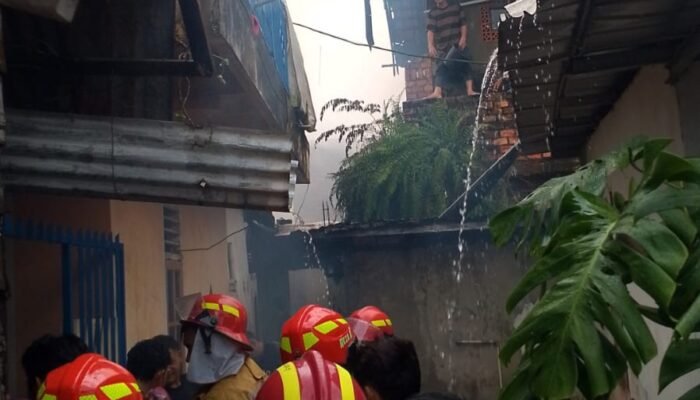 Kebakaran di Lorong Manggar Boom Baru Palembang, 4 Rumah Hangus
