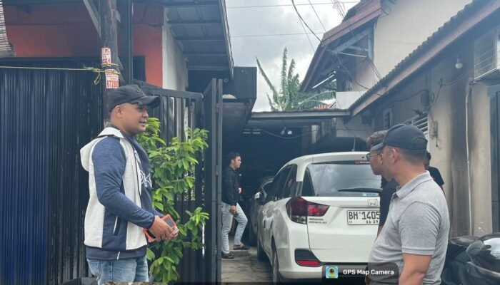 Dugaan Pelemparan Bom Molotov di Palembang, Rusak Mobil dan Hanguskan Rolling Door, Pelaku Terekam CCTV