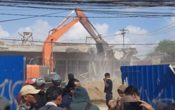 Berdiri Diatas Jalur Pipa Gas, Bangunan Ruko Milik Afat Akhirnya Dibongkar Satpol PP Kota Palembang