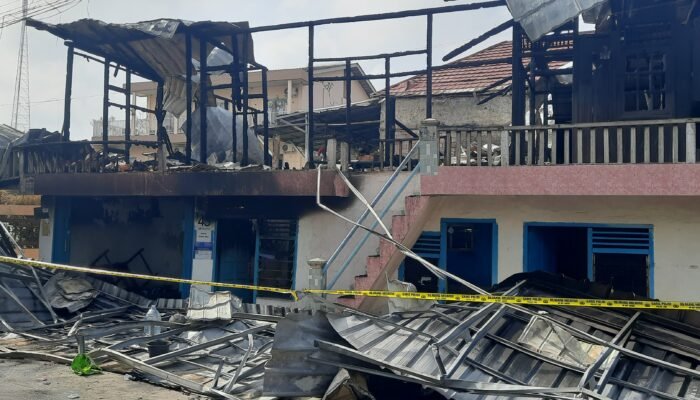 Rumah Dilalap Sijago Merah, Adi Hanya Bisa Selamatkan Ijazah dan Dokumen Penting