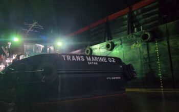 Tongkang Andalan Semesta 02 Larat Hingga Tabrak Rumah Warga, Polda Sumsel Selidiki Unsur Kelalaian TB Trans Marine 02