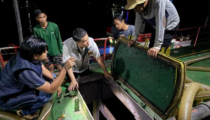 Polda Sumsel Amankan Dua Kapal Tanker Muatan 82 Ribu KL Solar Ilegal di Dermaga PT Star Sampurna Indonesia