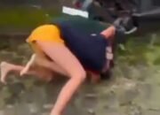 Viral Dua Remaja Putri di Palembang Duel Saling Jambak Rambut Hingga Jatuh ke Tanah