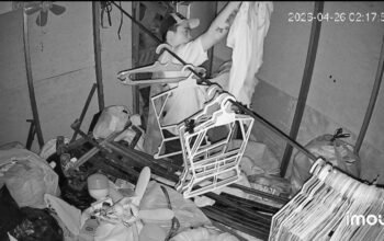 Maling Terekam CCTV Satroni Gudang Pakaian Depan OPI Mall Jakabaring, Pelaku Ada Tato Dilengan Kanan