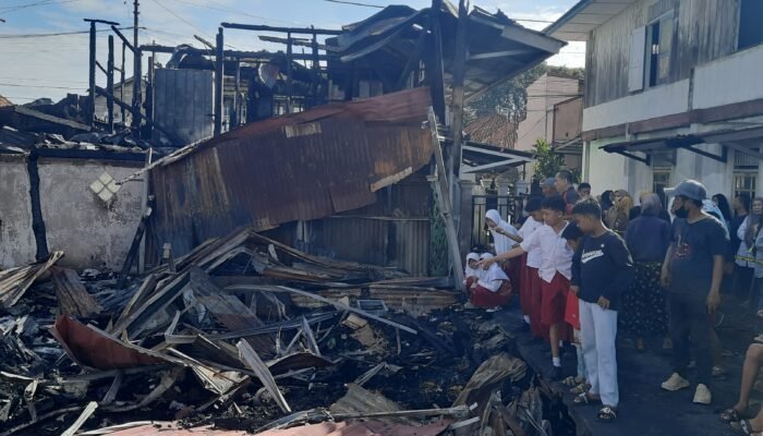 Kebakaran di Jalan Sultan Agung Palembang, PT Pelindo Ikut Bantu Lakukan Pemadaman dari Sungai Musi