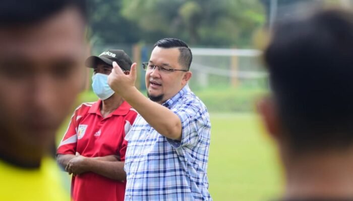 Figur Berpengalaman di Dunia Sepak Bola, Dr Hendri Zainuddin Dinilai Layak Nahkodai PSSI Sumsel
