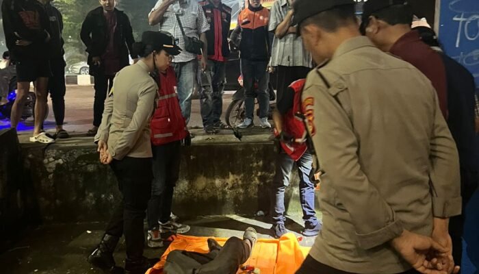 Diduga Muntah Darah, Warga Rusun Ditemukan Meninggal di Jalan MP Mangku Negara Palembang