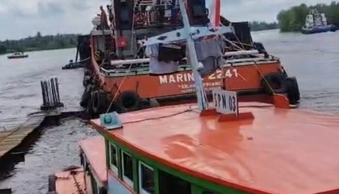 Diduga Kelalaian Asist, Tongkang Pasific Star 8703 Muatan Batubara Tabrak Tiang Pancang Jembatan Lalan Hingga Roboh