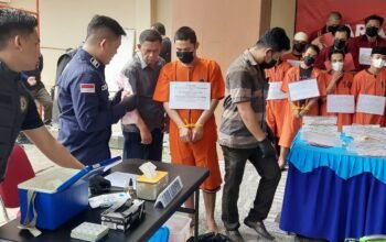 Dihadapan Puluhan Tersangka, Ditresnarkoba Polda Sumsel Musnahkan Barang Bukti Senilai Rp 2,49 Miliar