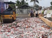 Dilindas Alat Berat, 20.088 Botol Miras Oplosan Hasil Ungkap Kasus di Banyuasin Dimusnahkan
