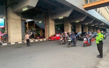 Hilang Kendali Fortuner Tabrak Dua Motor dan Angkot di Depan Pasar Cinde, 1 Orang Tewas