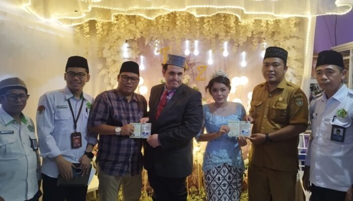 Kenalan Lewat Facebook, Bule Asal Amerika Persunting Gadis Pujaan Hatinya di Musi Rawas