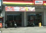 Terdesak Dikejar Massa, Pelaku Curanmor di Palembang Tembak dan Tikam 2 Warga