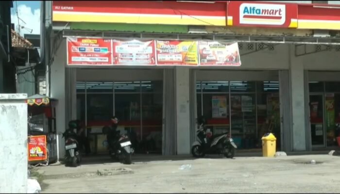 Terdesak Dikejar Massa, Pelaku Curanmor di Palembang Tembak dan Tikam 2 Warga