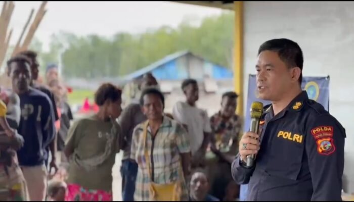 Sambut HUT Bhayangkara ke 80, Biddokkes Polda Papua Tengah Gelar Pengobatan dan Pembagian Sembako Gratis di Pesisir Kampung Kekwa