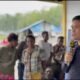 Sambut HUT Bhayangkara ke 80, Biddokkes Polda Papua Tengah Gelar Pengobatan dan Pembagian Sembako Gratis di Pesisir Kampung Kekwa