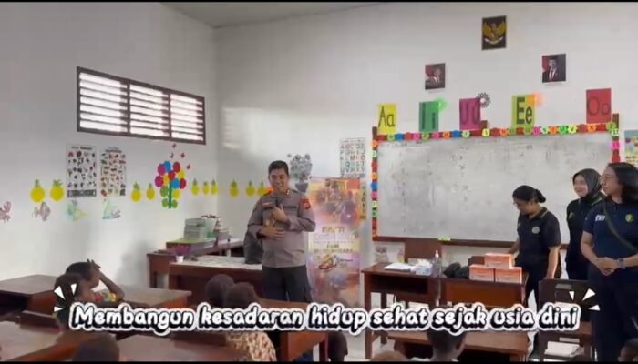 Biddokkes Polda Papua Tengah Sosialisasi PHBS dan Pencegahan Stunting di SDN Satu Atap Pomako