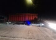 Tabrak Truk Mogok di Jalan Bypass Alang-Alang Lebar Palembang, Pengemudi Sigra Terluka Dikepala
