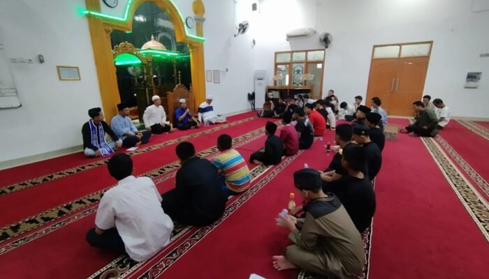 Isi Malam Minggu dengan Kegiatan Positif, Puluhan Remaja di Kampung Sukosari Kumpul di Masjid Al Huda