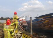 Jukung Kayu di Tepi Sungai Musi Ludes Terbakar Saat Proses Perbaikan