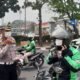 Asap Karhutla Ganggu Kesehatan, Ditlantas Polda Sumsel Bagi bagi Masker ke Pengendara Motor