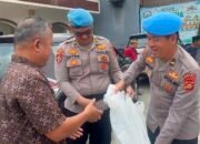 Baksos di Masjid Al-Ikhlas Talang Aman, Bidpropam Polda Sumsel Bagi bagi Nasi Kotak ke Jamaah
