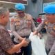 Baksos di Masjid Al-Ikhlas Talang Aman, Bidpropam Polda Sumsel Bagi bagi Nasi Kotak ke Jamaah