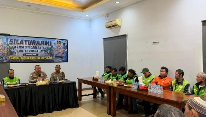 Tatap Muka dengan Komunitas Ojol, Dirlantas Polda Jateng Edukasi Keselamatan Berkendara