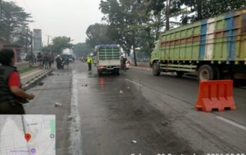 Sopir Pikap Tewas Usai Hantam Truk Tronton Antre Solar di SPBU Palembang