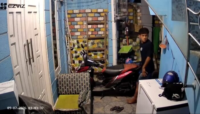 Motor Warga Sukawinatan Palembang Digondol Maling, Tampang Pelaku Terekam CCTV