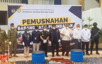 Bea Cukai Sumbagtim Musnahkan 22,4 Juta Batang Rokok dan Mikol Ilegal