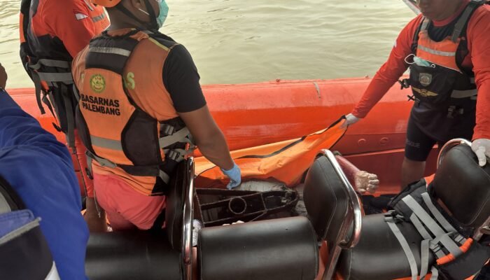 Dua Hari Pencarian, Tim SAR Gabungan Berhasil Temukan Jasad Pria Lansia yang Terjun ke Sungai Musi