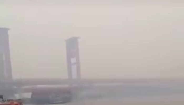 Dari Keagenan PT Sukses Wahana Maritim, Tongkang Batu Bara Tabrak Pilar Jembatan LRT Palembang
